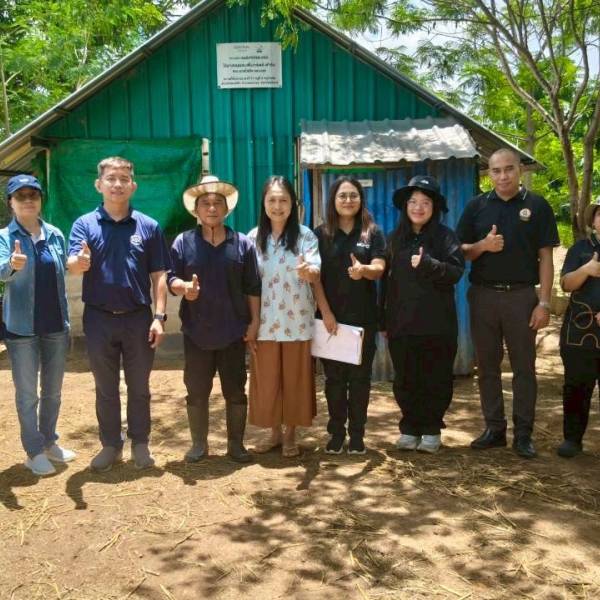 ปศุสัตว์จังหวัดสุรินทร์ร่วมกับปศุสัตว์เขต 3 ตรวจต่ออายุฟาร์มมาตรฐานปศุสัตว์อินทรีย์ ในพื้นที่อำเภอจอมพระ