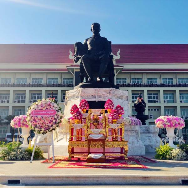 ปศุสัตว์จังหวัดสุรินทร์ร่วมกิจกรรมจิตอาสาพัฒนาทำความสะอาดและปรับปรุงภูมิทัศน์สาธารณประโยชน์ เนื่องในโอกาสวันคล้ายวันสวรรคตพระบาทสมเด็จพระจุลจอมเกล้าเจ้าอยู่หัว ๒๓ ตุลาคม ๒๕๖๙