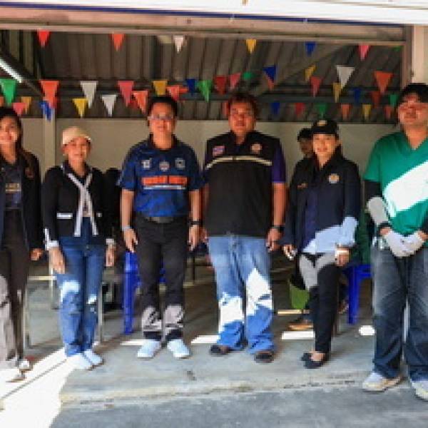 ฉีดวัคซีนป้องกันโรคพิษสุนัขบ้าและควบคุมประชากกรสุนัข - แมว